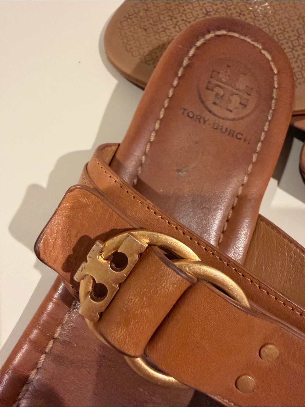 Tory Burch Marsden Cognac Leather Thong Sandals with Gold Buckle 6.5 - Picture 7 of 7